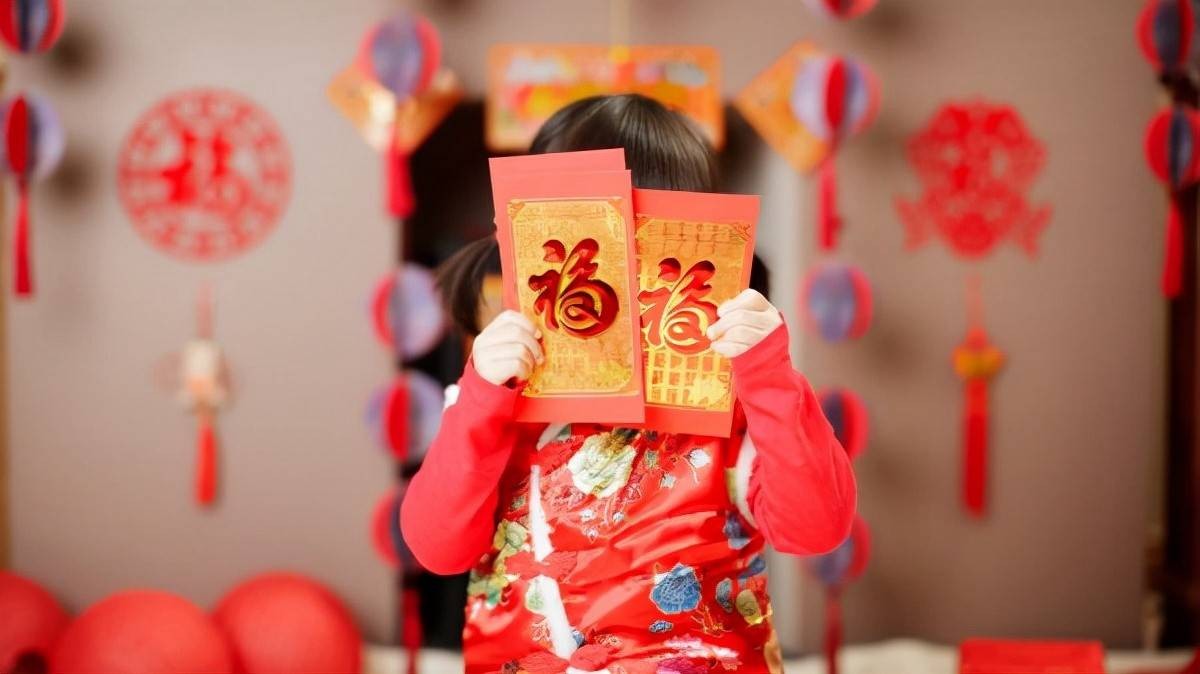给娃压岁钱有“讲究”，除夕和初一哪天好？寓意不同，家长别给错