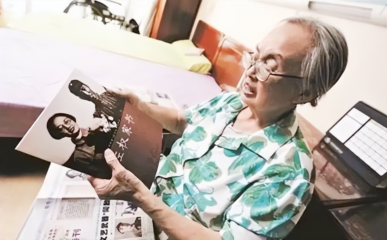 19年左太北追悼会：三代总理送挽联致哀，亲属含泪敬献花圈