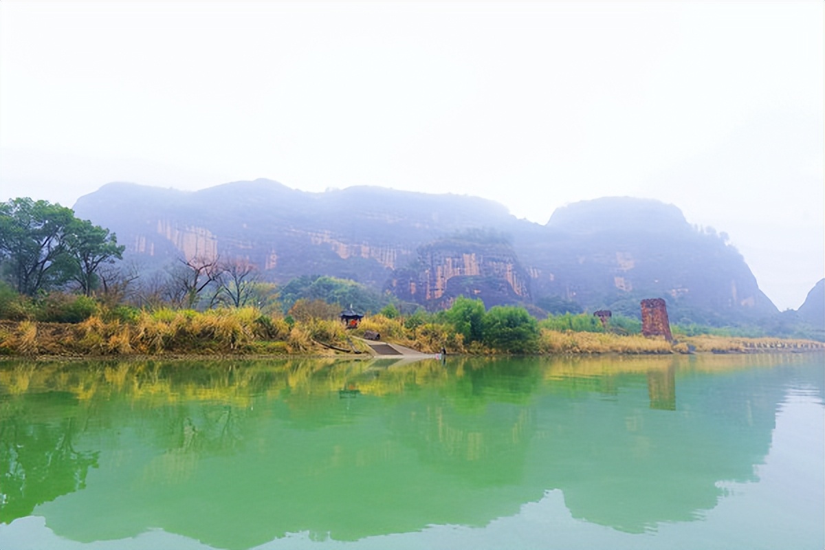 问道龙虎山，观“天下三绝”，“道教第一山”碧水丹霞入画来