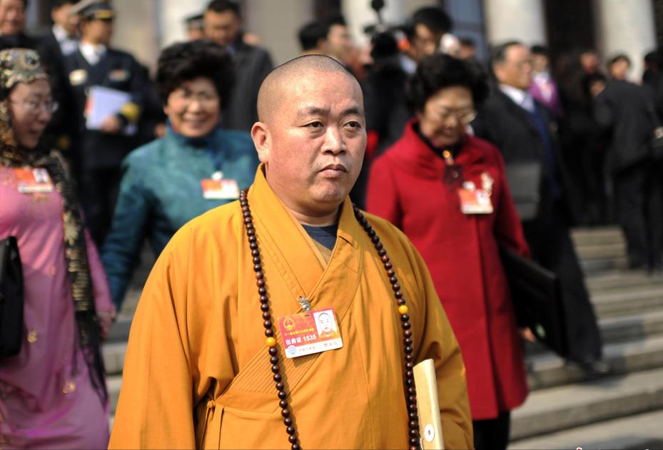 最会做生意的和尚释永信,少林寺方丈释永信袈裟