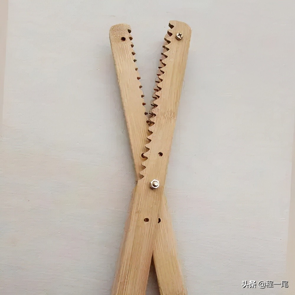 怎样找鳝鱼的洞穴,钓鳝鱼技巧小视频