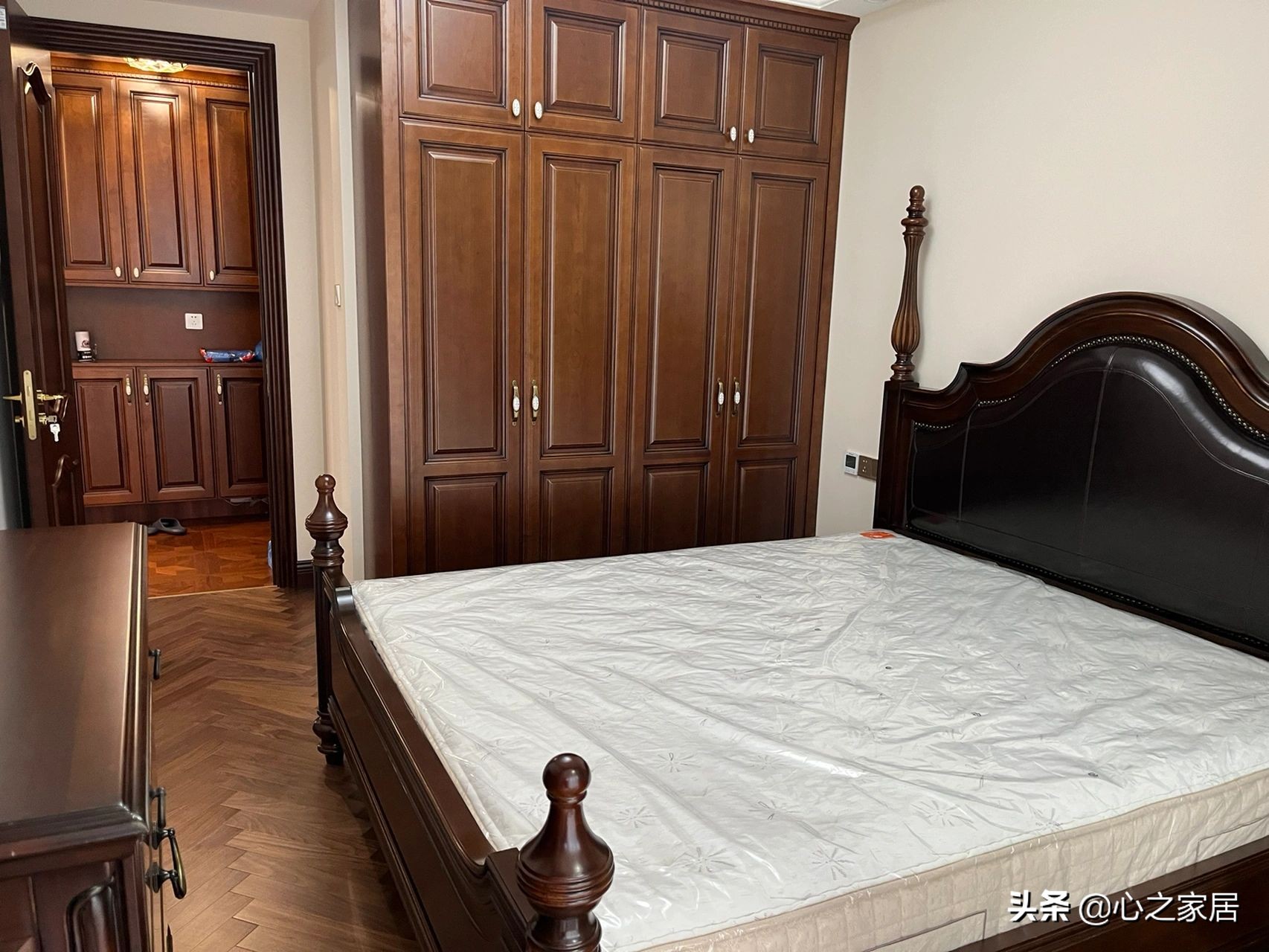 美式挑空栏杆装修效果图,美式装修风格过道全屋效果图