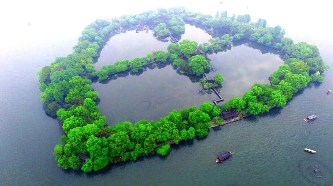 西湖十景之一三潭印月是什么意思,三潭印月是杭州西湖十景之一