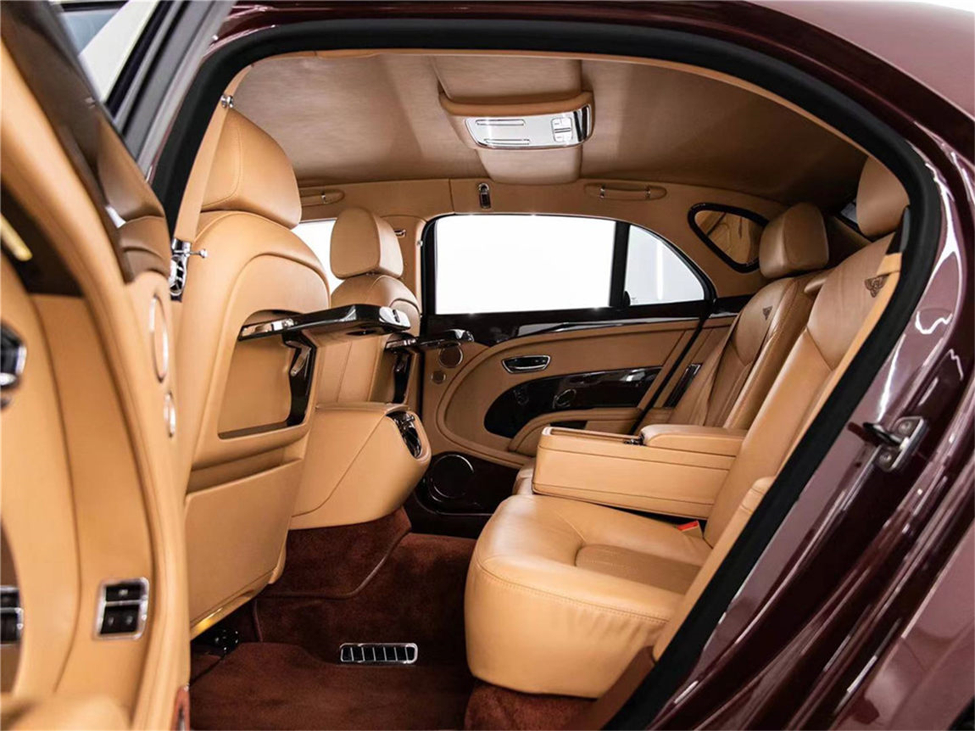 最便宜的全新宾利落地多少钱,宾利哪一款车最值得购买