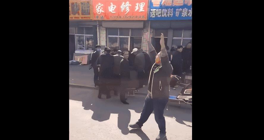 凌晨一点半，我躺在床上刷完了《沈阳大战》