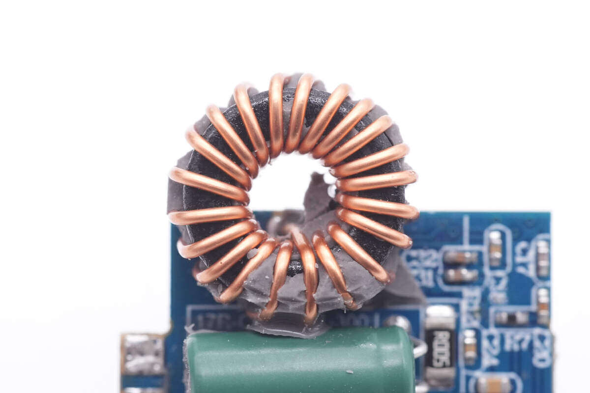 魅族pandaer65w充电器拆解,魅族pandaer氮化镓65w快充头评测