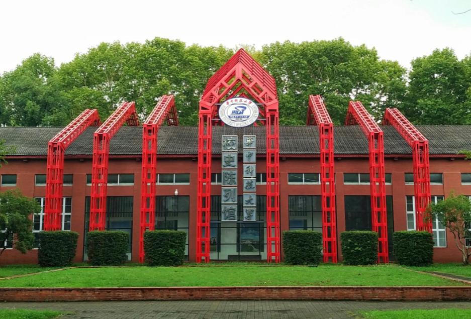 浙大和北理工哪个排名靠前,浙大在全国高校排名第几