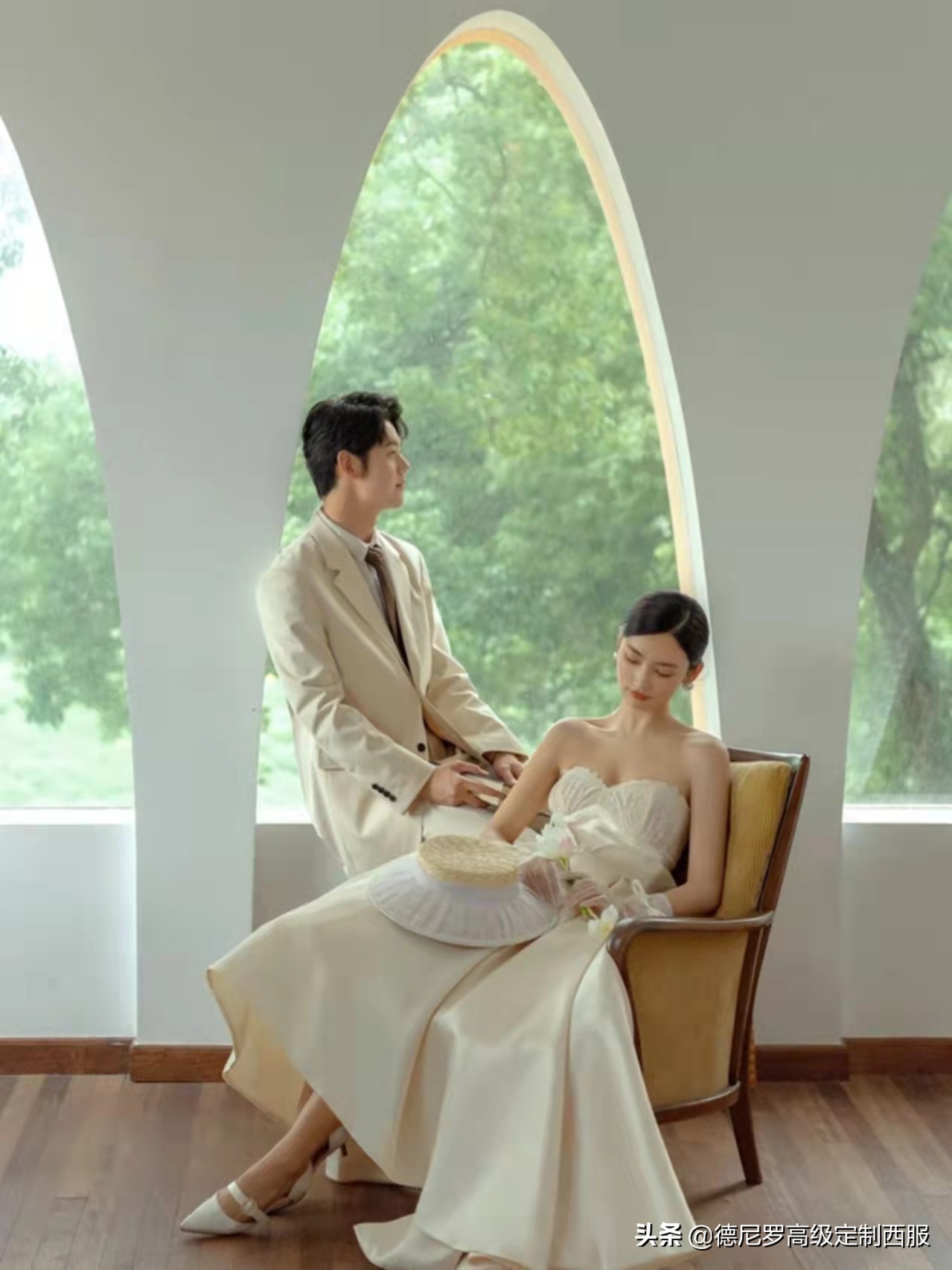 拍婚纱照的时候给你推荐西装,拍婚纱照送的定制西服套路