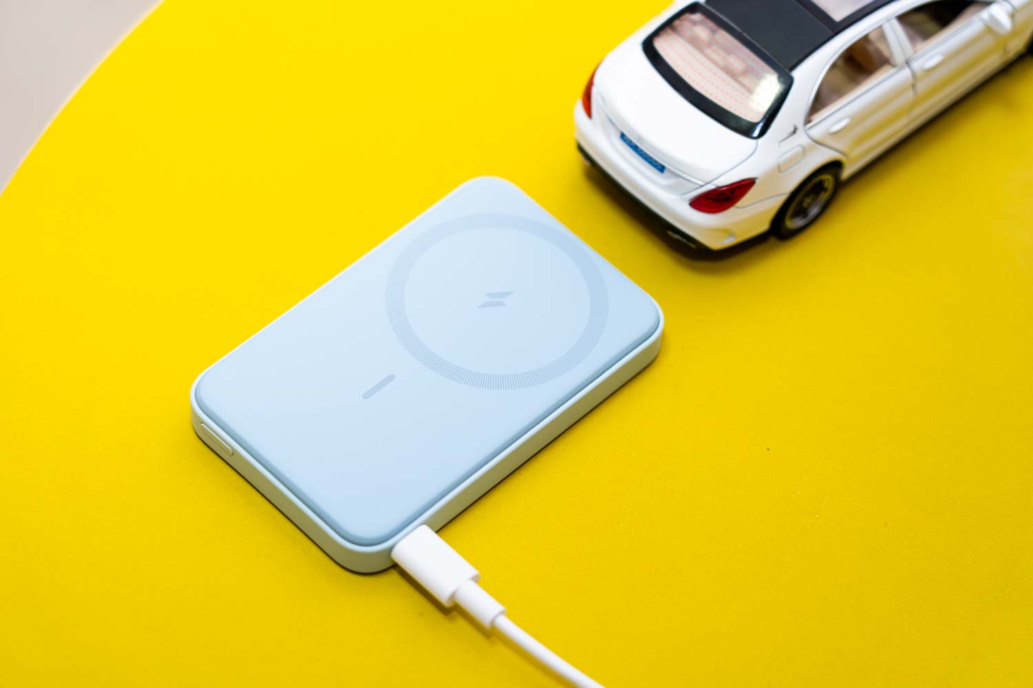 安克桌面无线充电器支架,安克最新磁吸式充电宝