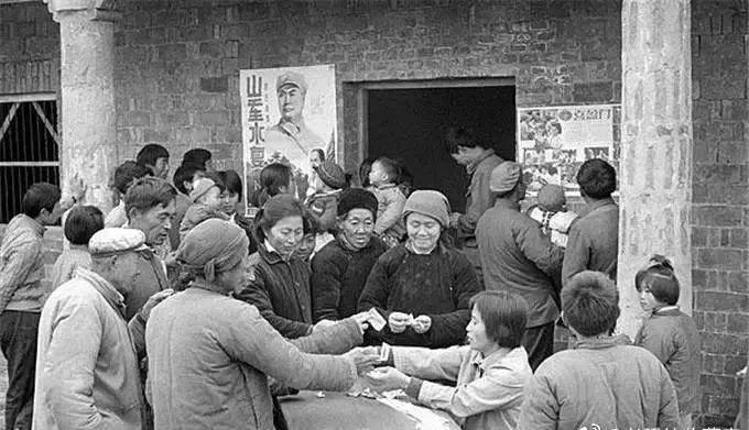 日军兽行照片:当着父亲的面玷污他女儿,临走还残忍割下妻子乳房