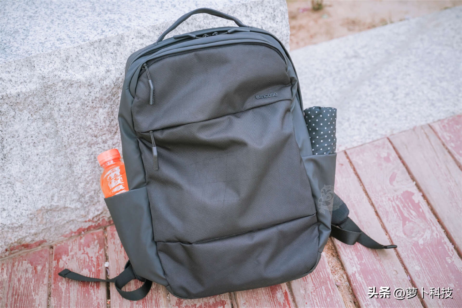 笔记本360°环绕保护，好看又能装，苹果合作品牌INCASE背包评测