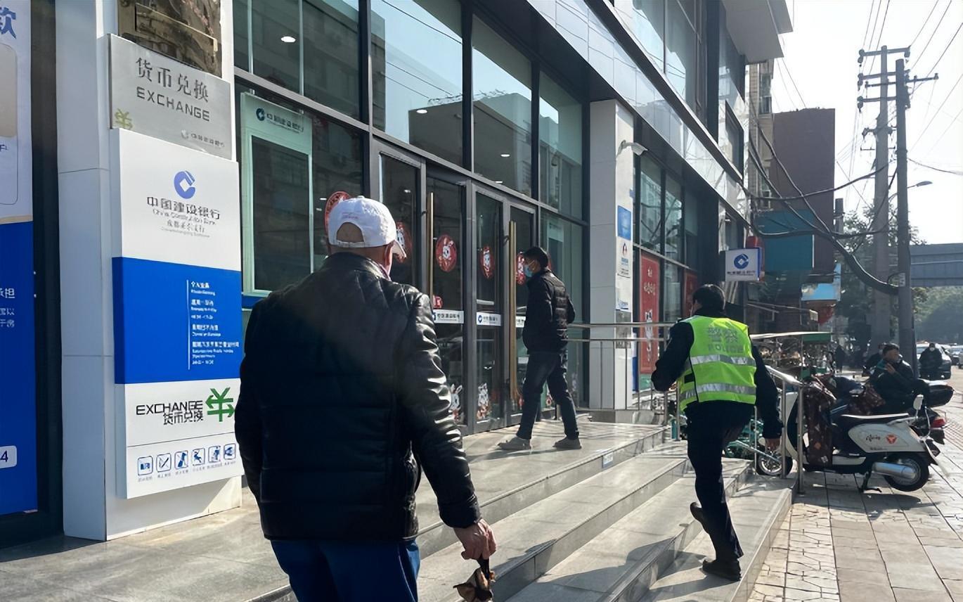 宸插濂冲瓙鎯ㄦ鎴夸腑鍑舵墜娣″畾浣滄,31宀佸コ瀛愯８姝绘ゼ椤舵鎬庝箞鏍蜂簡