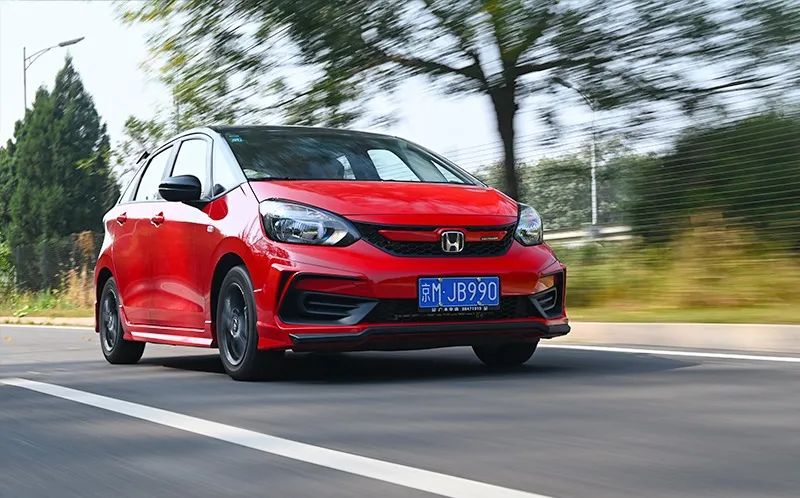 四代飞度大尾翼,新款飞度尾翼