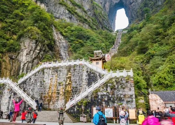 我表哥,去非洲淘金10年赚了1600万,去年在省城买了三套大房子!