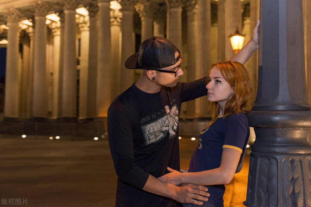 流浪女的独居生活视频,流浪女孩的一天