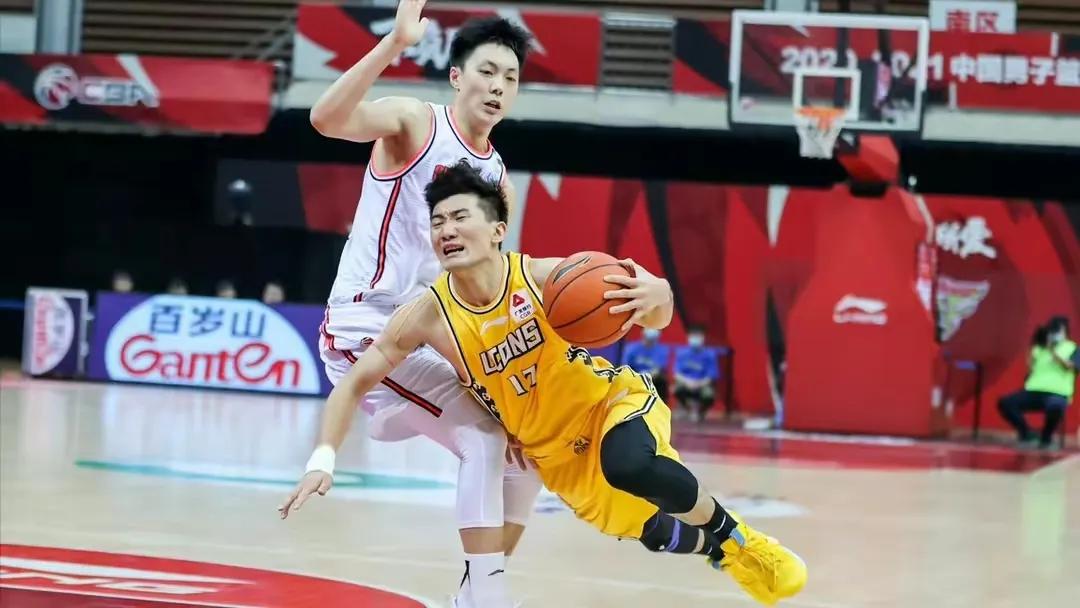 广东惨遭对手复仇，肘击垫脚裁判选择无视，G3决战尺度将继续升级