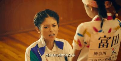 时隔20年，日本00后又再度穿起“泡泡袜”！它曾是涩谷辣妹的最爱