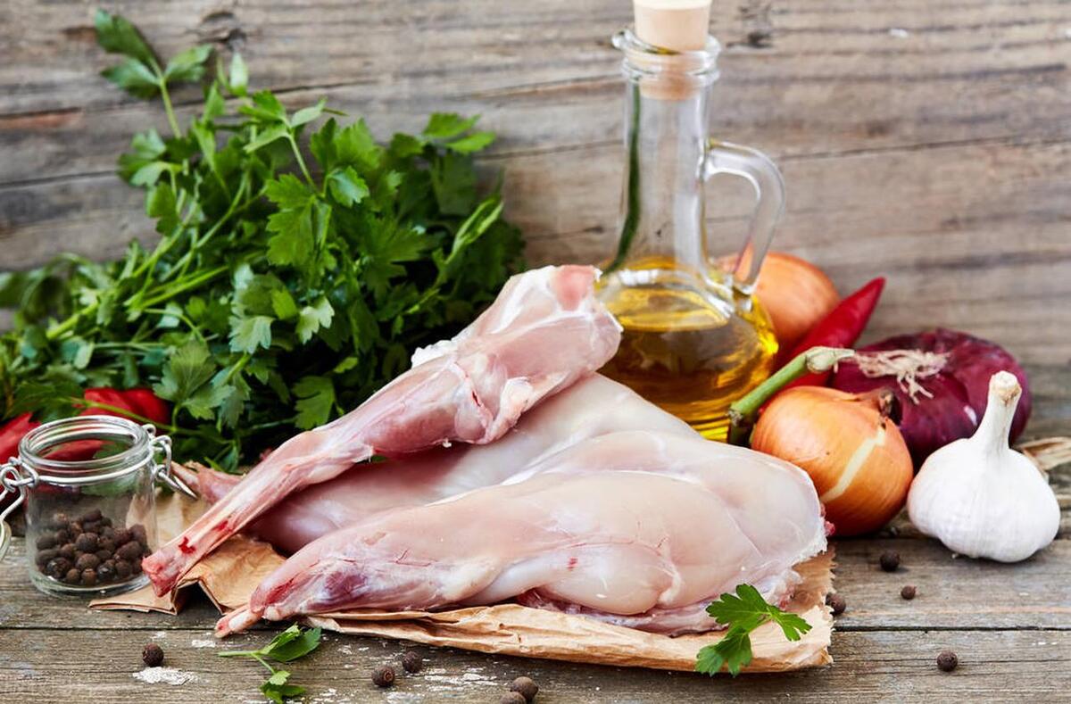 7月将至,少吃牛肉和鱼肉,多吃这3种肉,腿脚有劲,精神头足