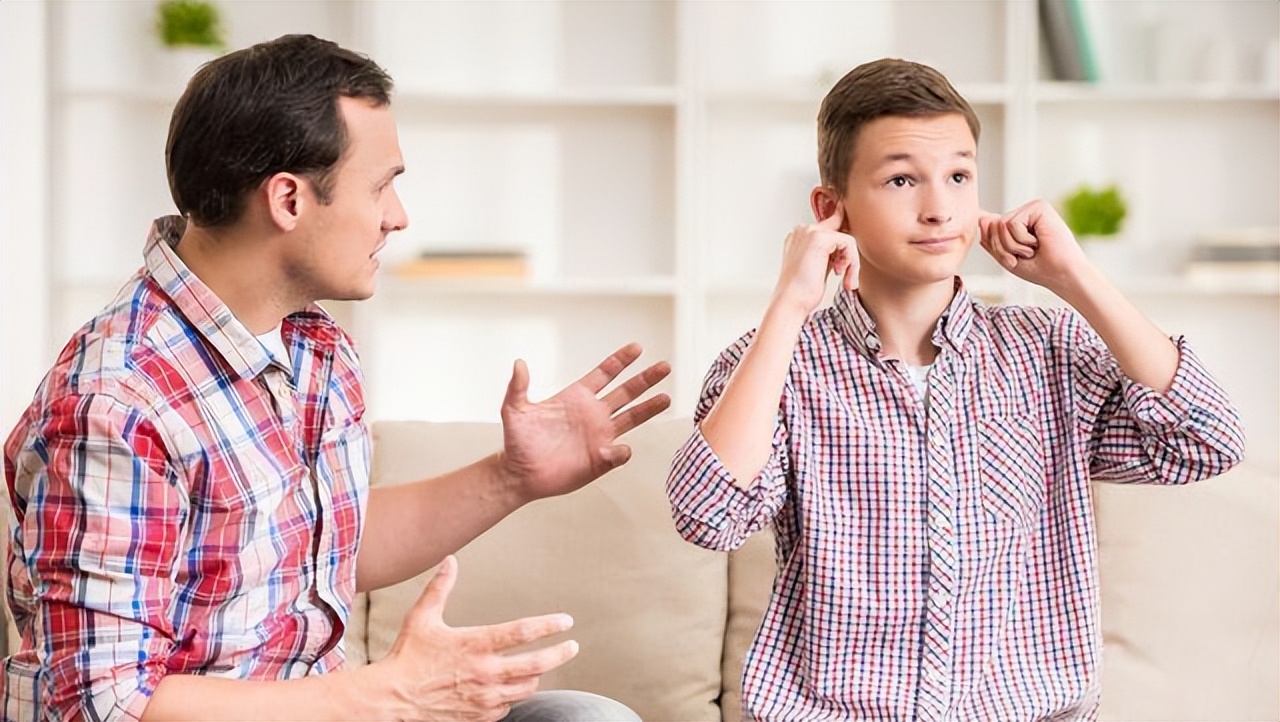 青春期男孩子叛逆怎么正确引导,小孩叛逆较劲不理怎么处理