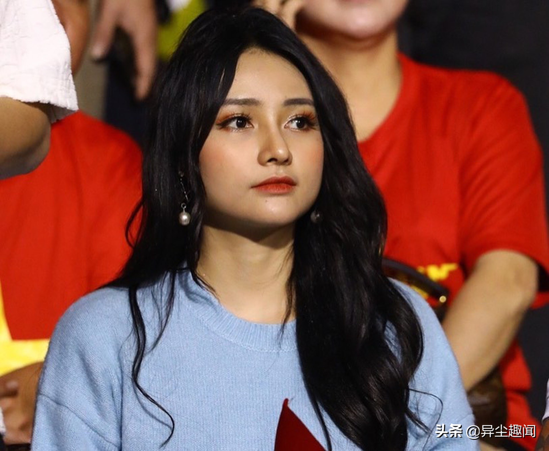 美到忘记看比赛!球场边越南的笑颜美女甜美爆红