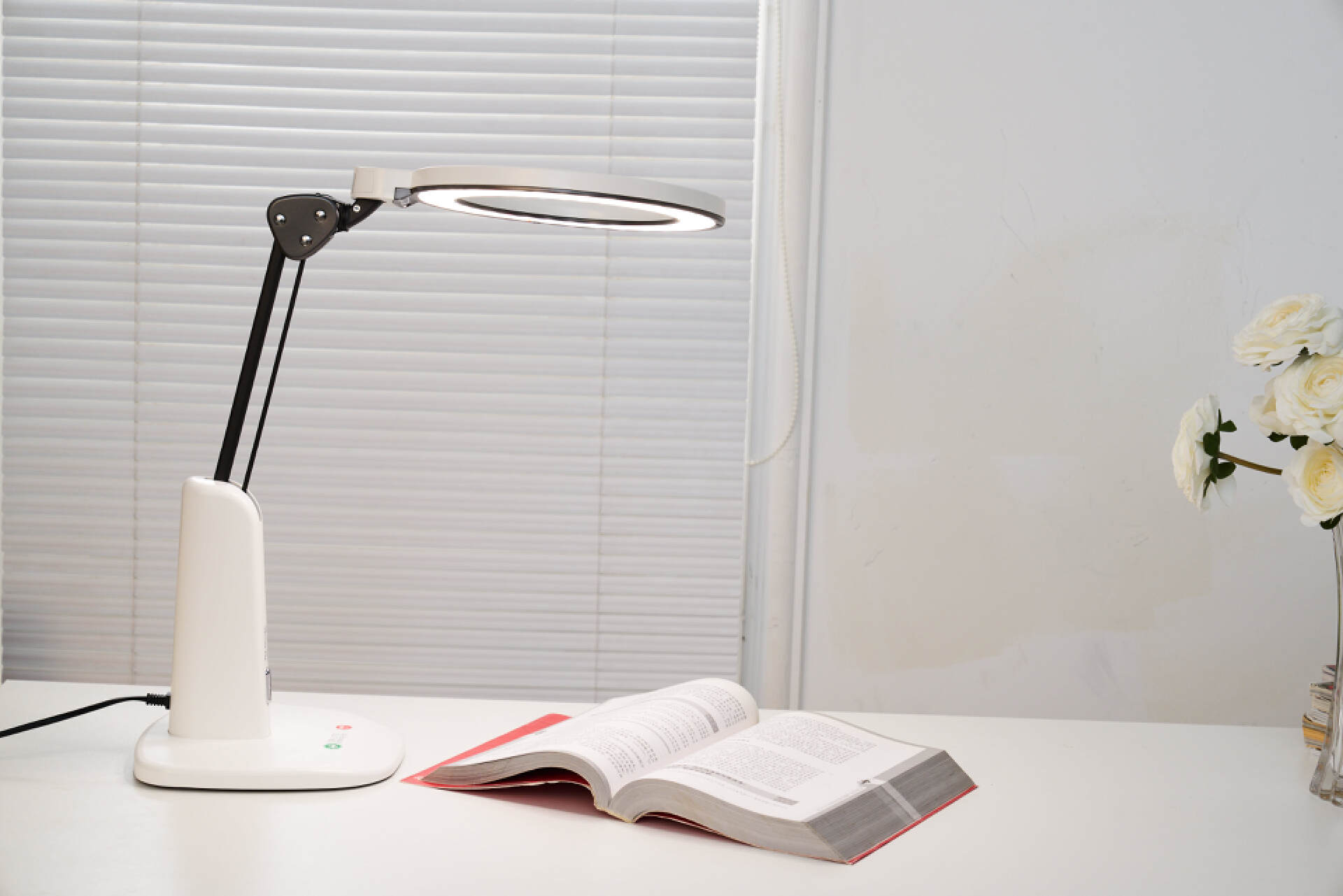 爱德华护眼灯真的有用吗,爱德华红光护眼灯对眼睛有伤害吗