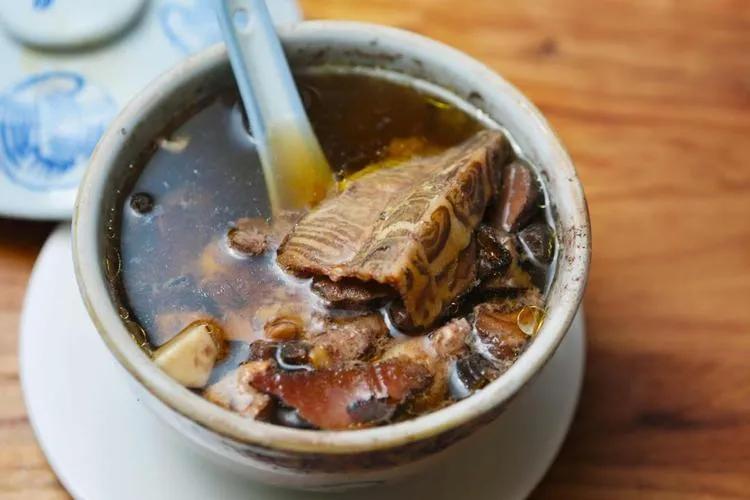 春季补气血养肝祛湿汤,春季养肝药膳养生汤