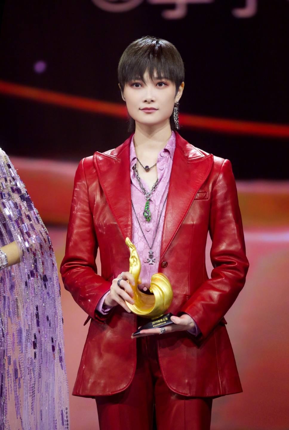 杨坤为什么在乐坛的地位高,杨坤为什么在乐坛的地位这么高