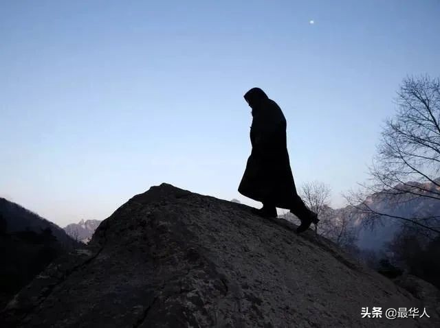 弘一法师抛妻弃子出家是不是不孝,史国良抛妻弃子出家的头条文章