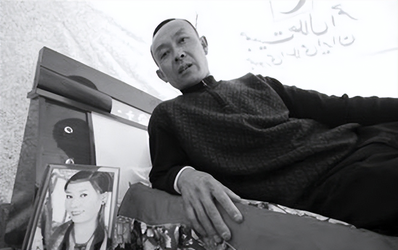 08年背亡妻回家感动国人,骑摩托车背亡妻回家的吴加芳