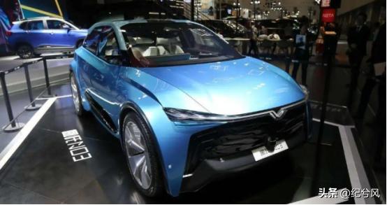 一年亏损94个亿的老板,年薪高达1.18亿却让公司持续亏损