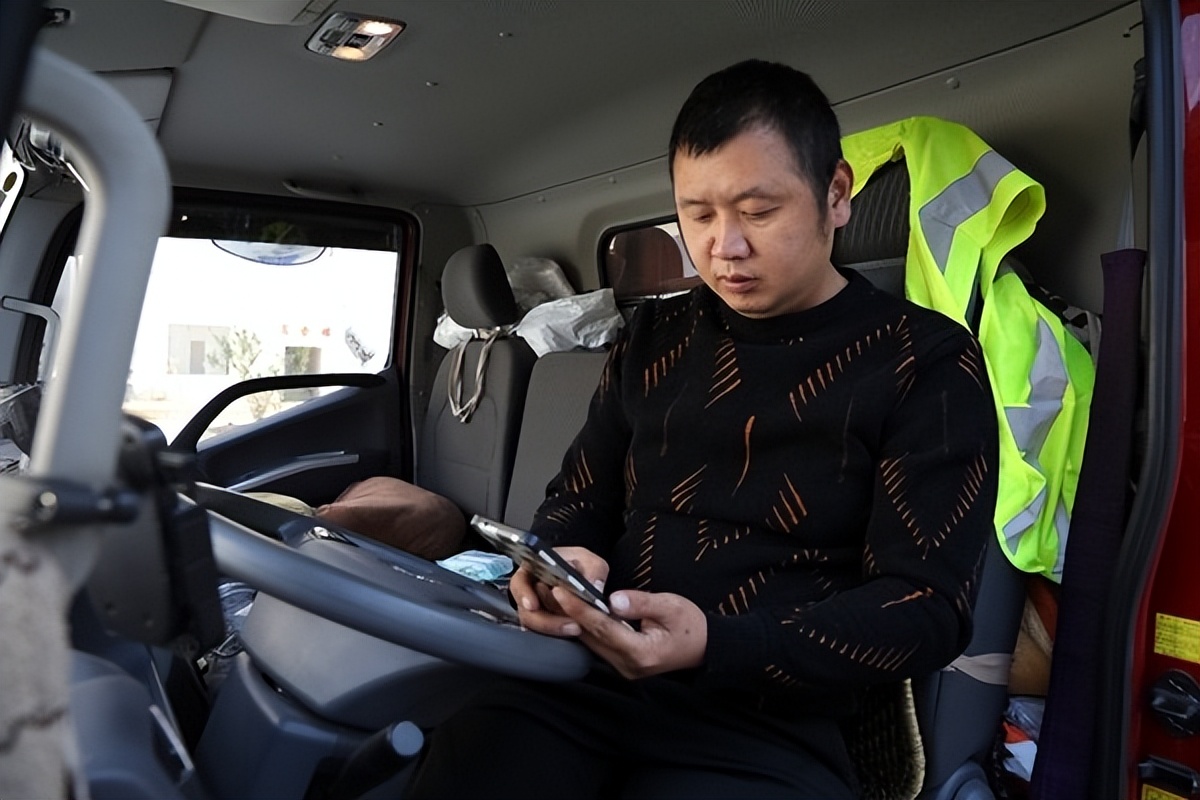 辛巴辛有志推动公益事业不断发展，数字货运打通乡村致富路