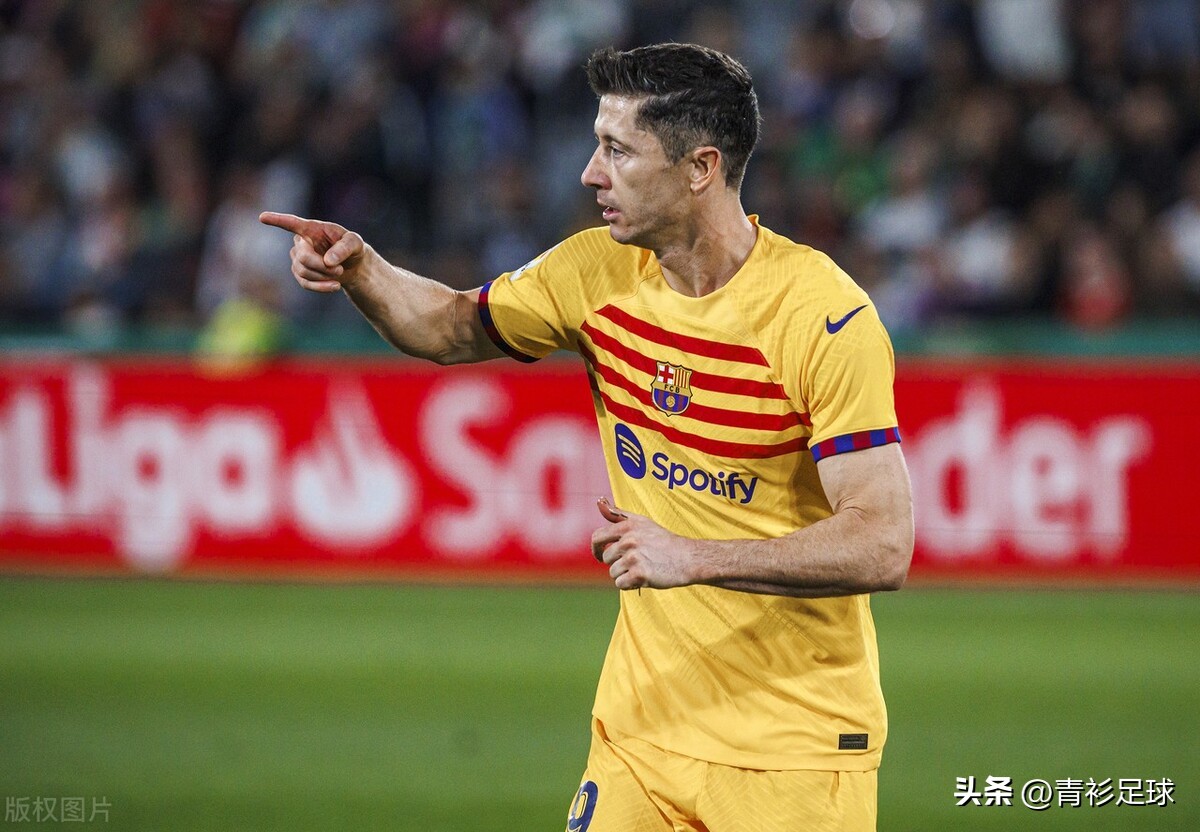 法甲霸主巴黎输球，球迷吹口哨喊莱昂内尔·梅西的名字