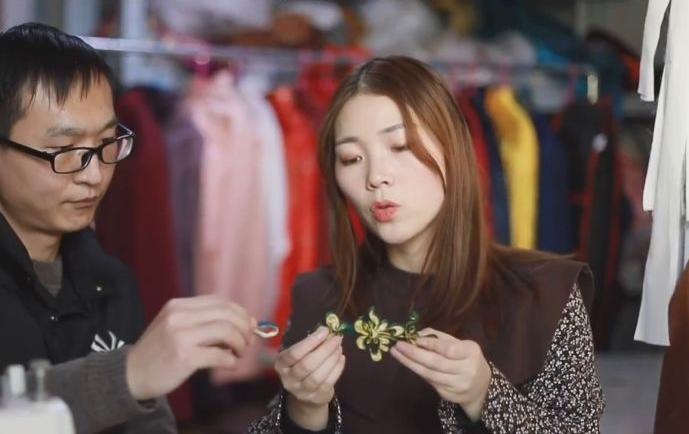 95后女生做寿衣模特店铺在哪里,95后女生在淘宝做寿衣模特