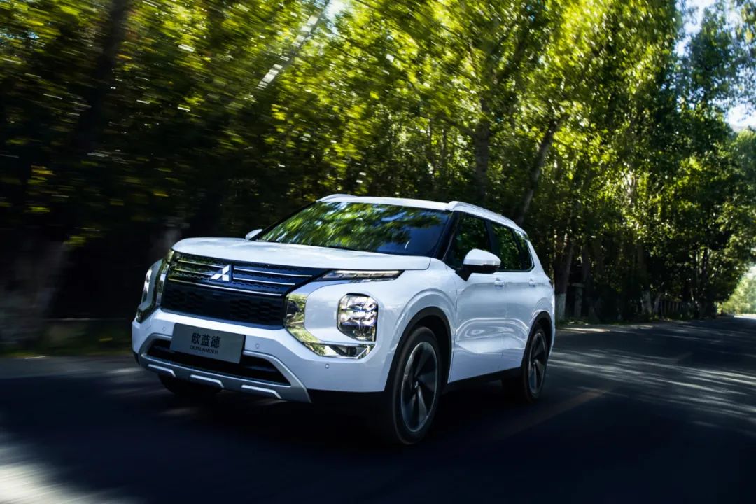 欧蓝德跟同级别suv对比差在外哪里,20万级城市suv四驱强者欧蓝德