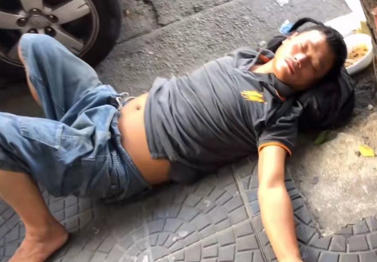 四川小伙在国外要饭完整视频,在巴西流浪的四川小伙