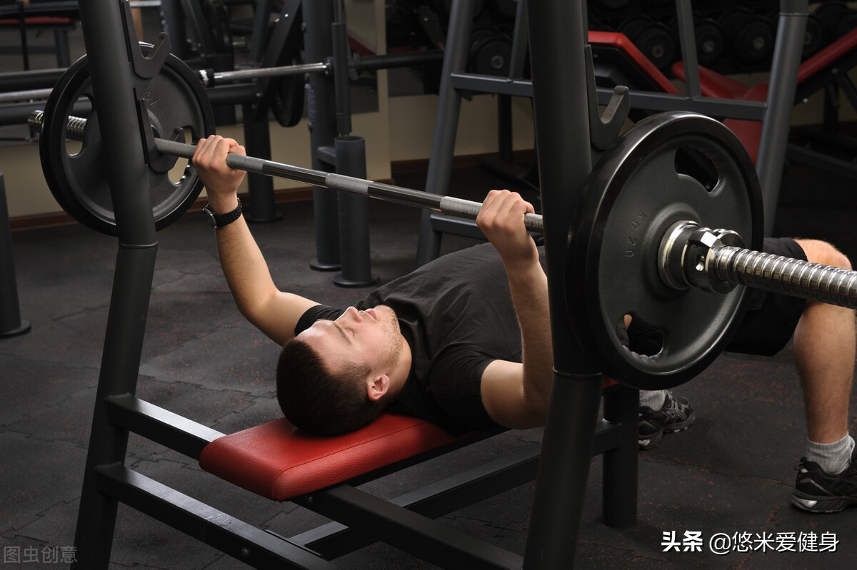 经常锻炼胸肌出不来原因,胸肌经常练但是不明显怎么办