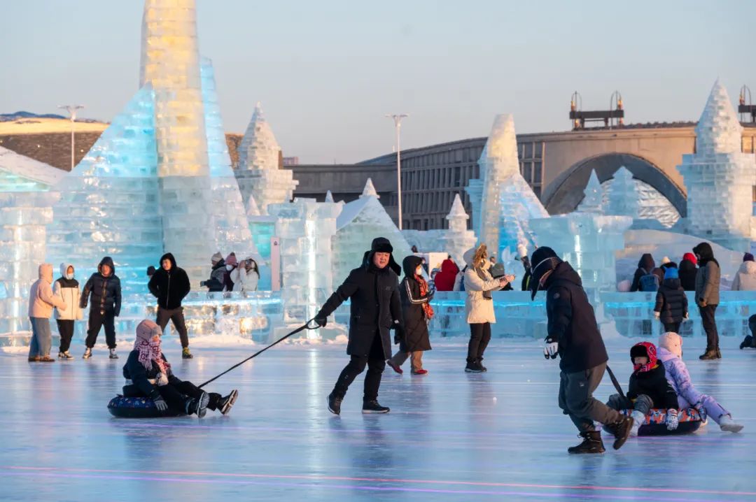 新华社美丽中国完整版,冰雪大世界新华社