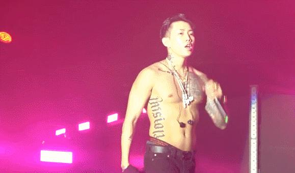 韩国明星来华捞金，要求女粉化妆，网友：这是开演唱会还是选妃？