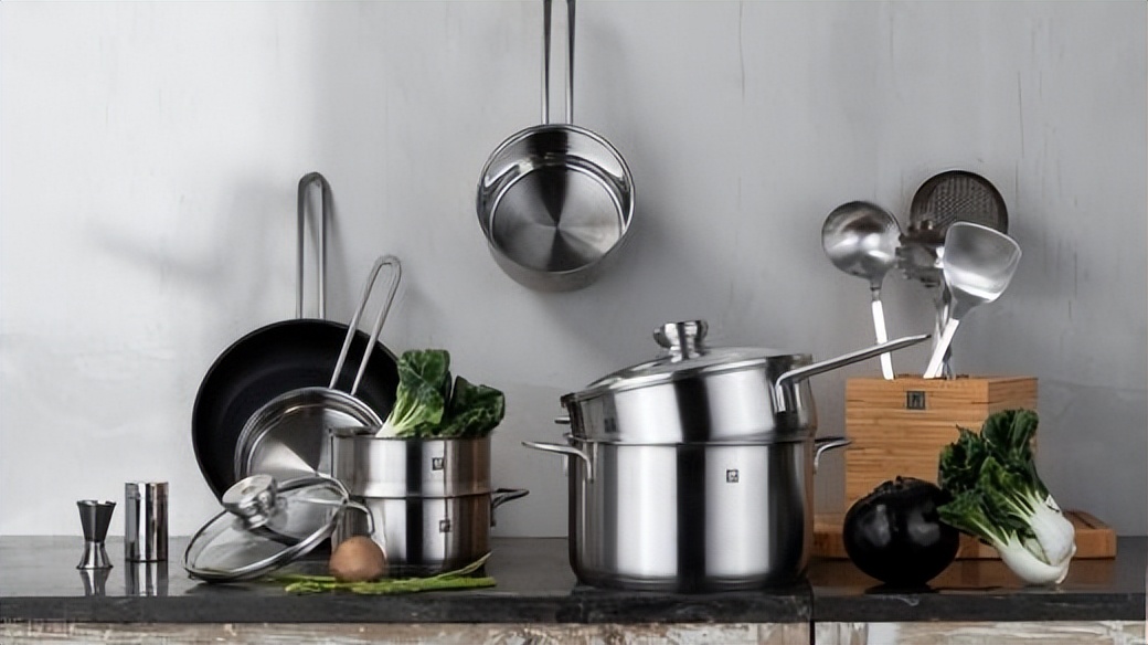 不锈钢锅底部烧黑了还能用吗,不锈钢锅烧糊变黑了别用钢丝球