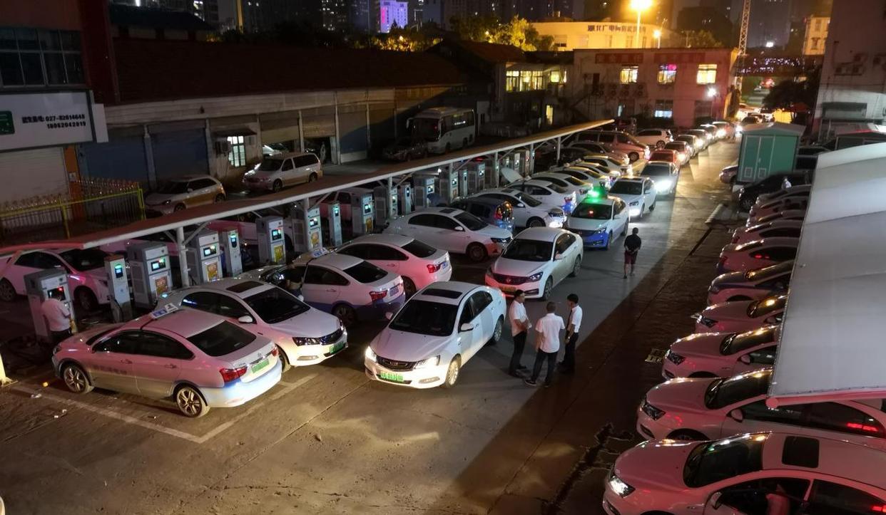 电动汽车的4大优点和5大缺点,纯电动汽车开几年会出现问题