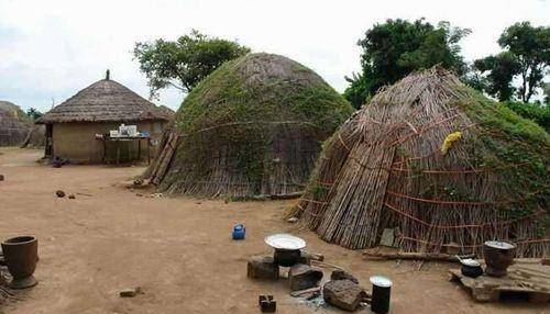 19年,宁夏小伙成非洲首位“双酋长”,网友:听说你能娶10个老婆