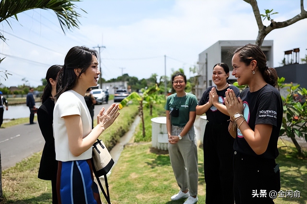 韩第一夫人穿军装被批抢总统风头,韩第一夫人穿军装被批