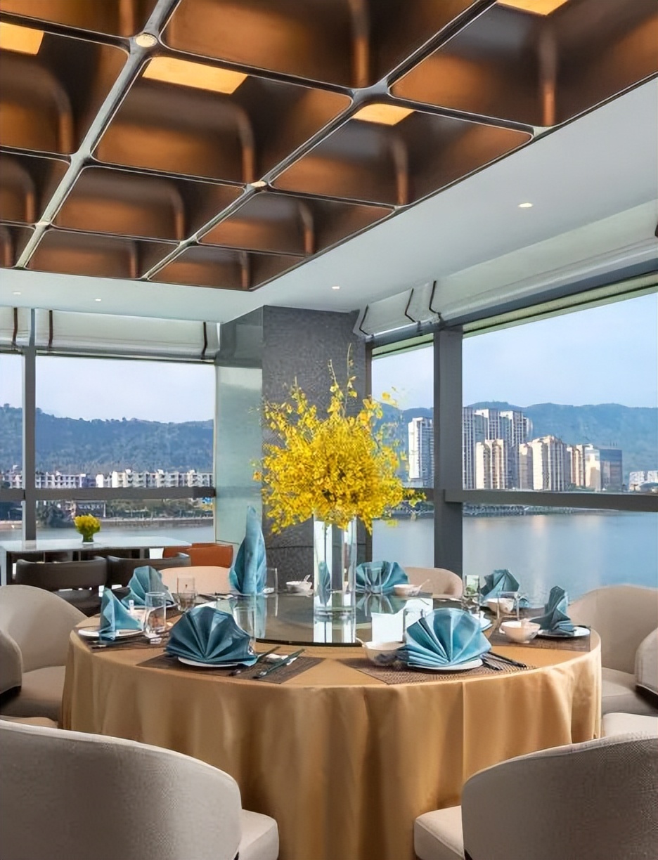 雅安皇冠假日酒店一晚多少钱,雅安市皇冠假日酒店预订