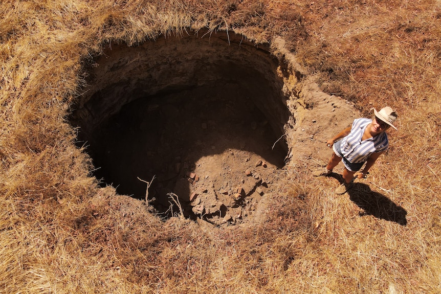 西澳大利亚州一女子购买的房产土地竟出现10米深的天坑