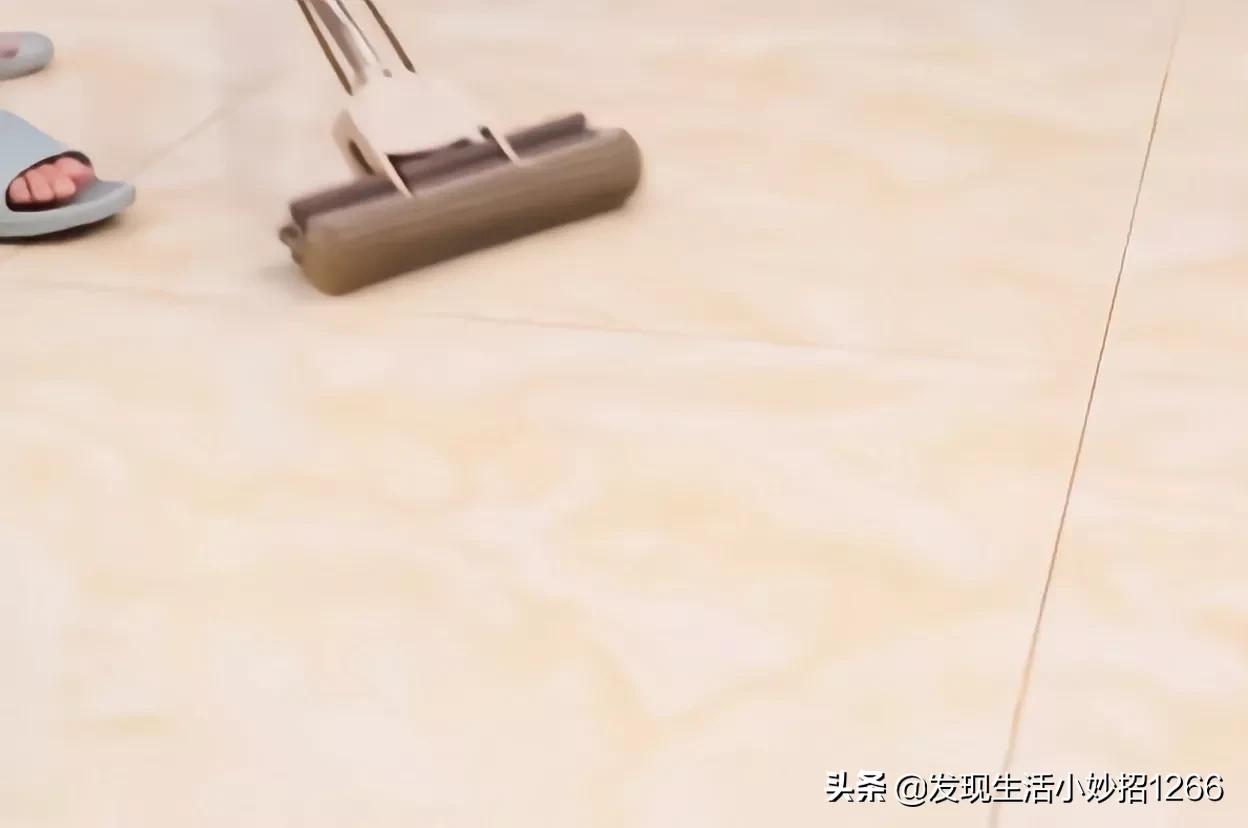 生活小妙招拖地拖不干净,发现更多有趣拖地小技巧