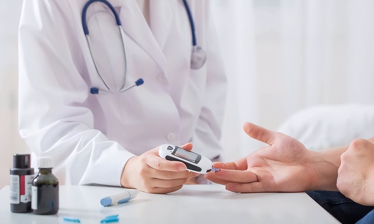 半夜口干舌燥是津液不足的表现吗,半夜突然口干舌燥是上火吗