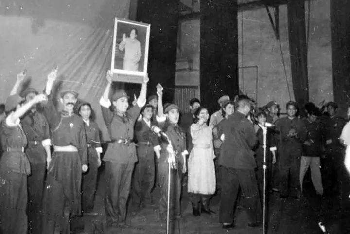 兵团宣传队老照片,兵团宣传队合影