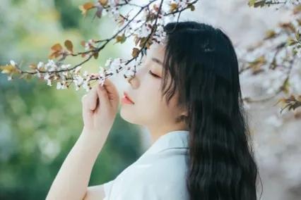 老婆相中一万多的包，我没钱买，她说养不起就让别人养