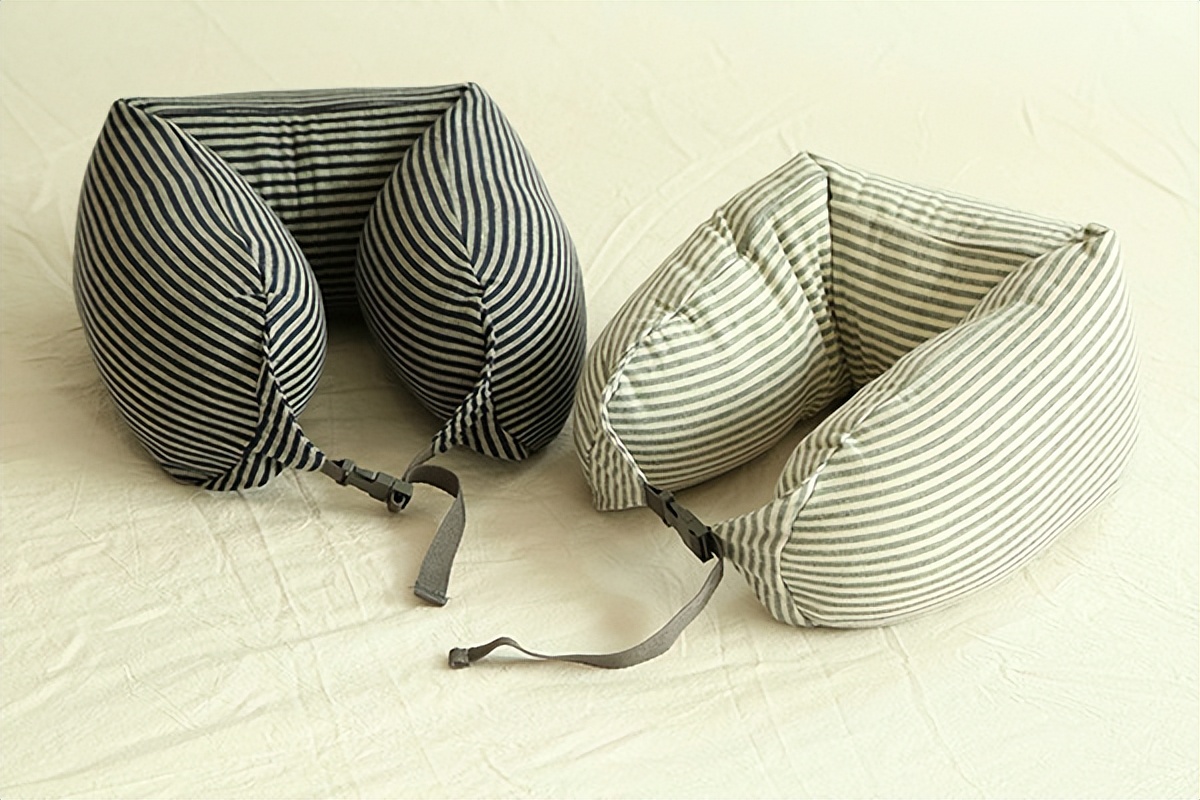 u型枕好还是驼峰枕好,u型枕的正确姿势