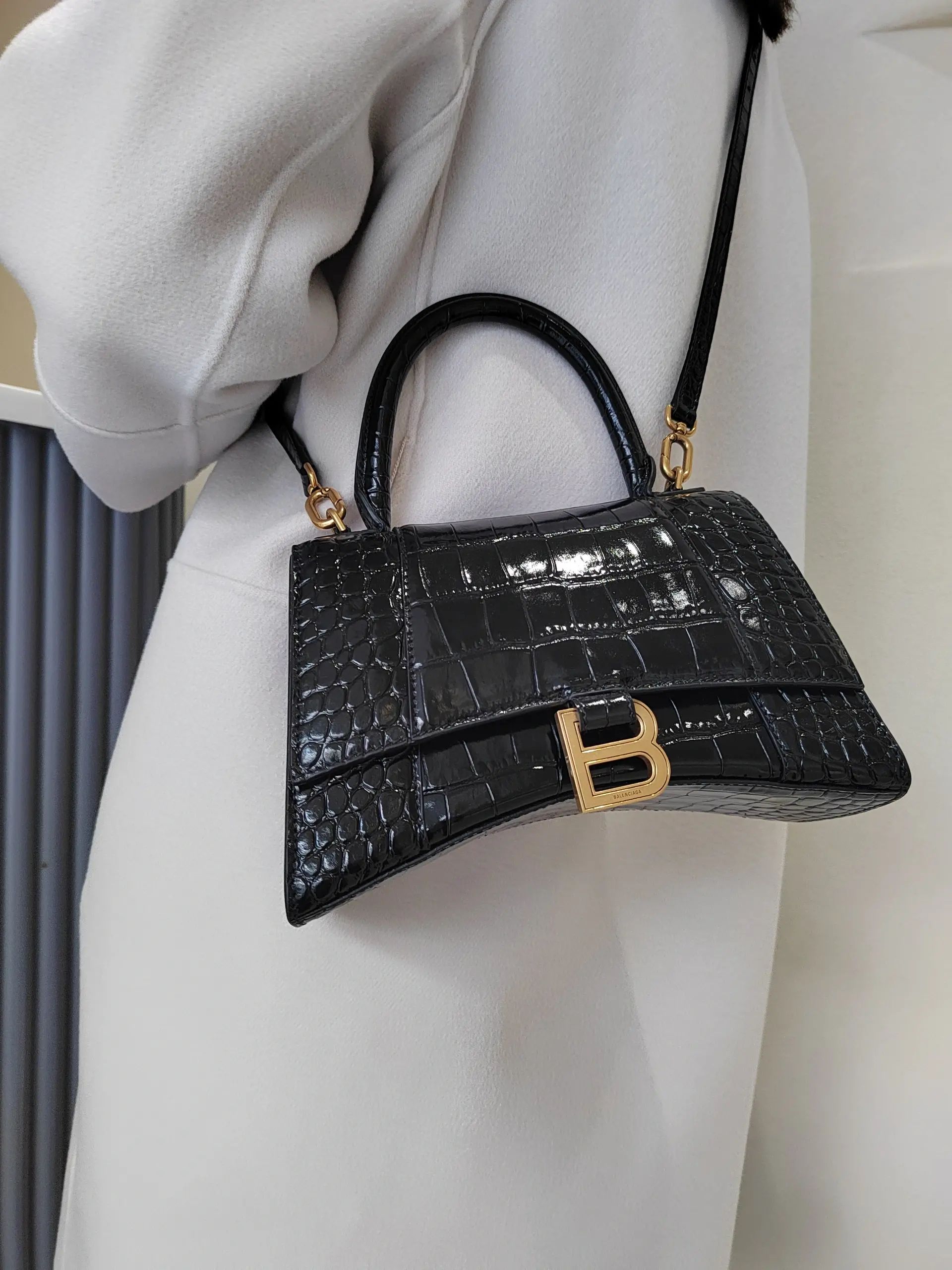 巴黎世家沙漏包鳄鱼纹s号,巴黎世家鳄鱼皮沙漏包包限量版